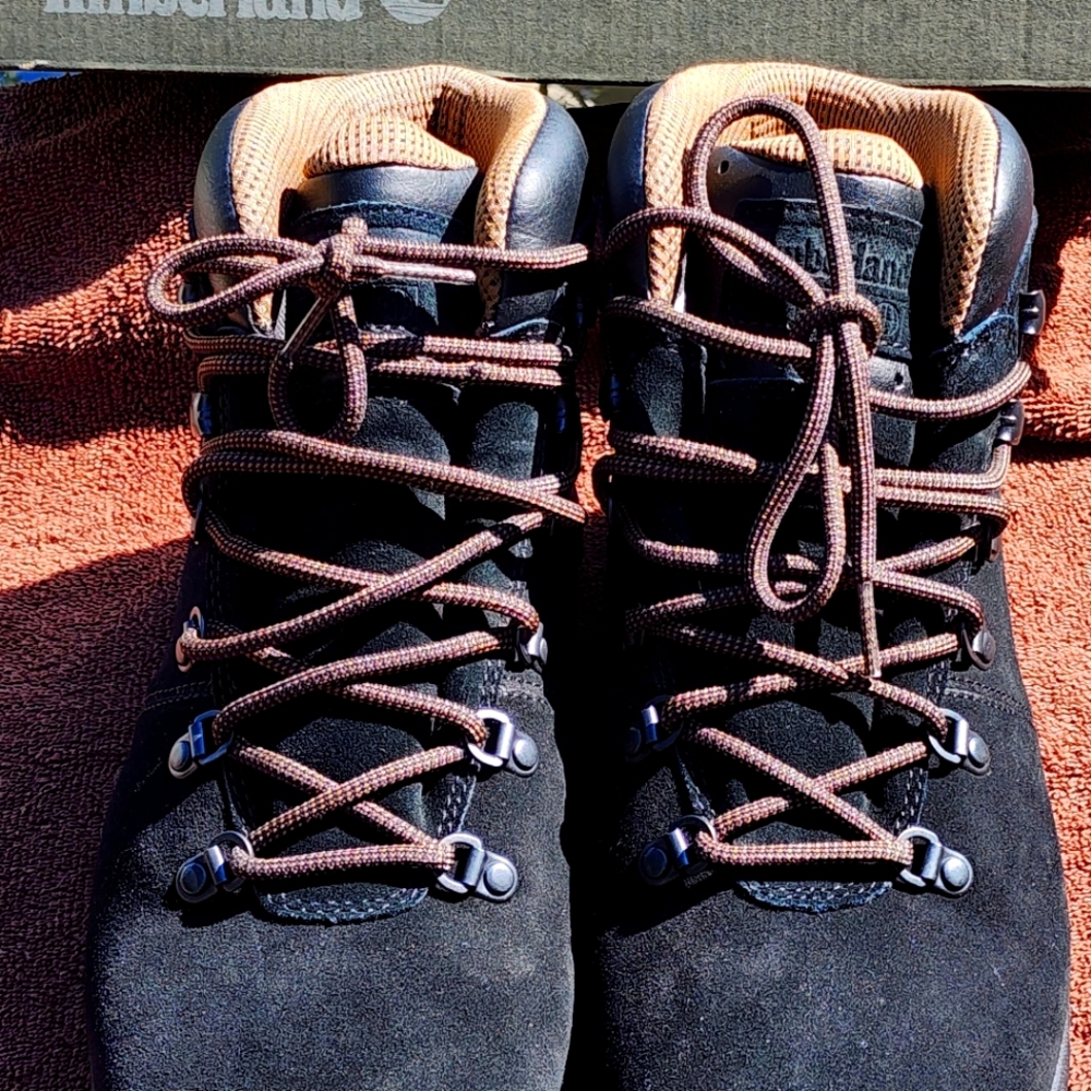 New Timberland Hikers boots gorgeous and willing to part with. At a fair price